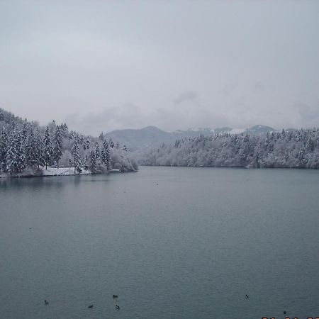 Gostisce Jezero Bed and Breakfast Medvode Exteriör bild