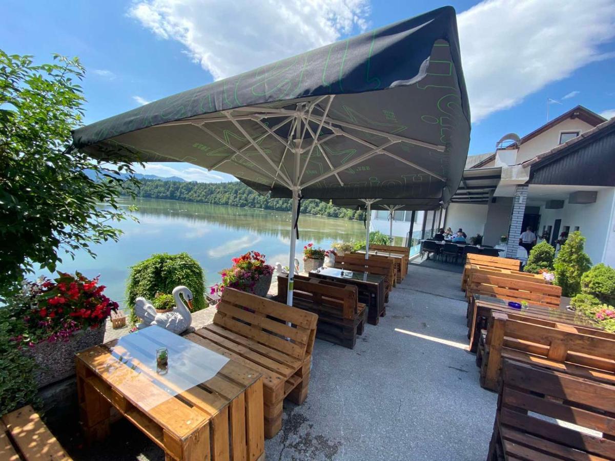 Gostisce Jezero Bed and Breakfast Medvode Exteriör bild