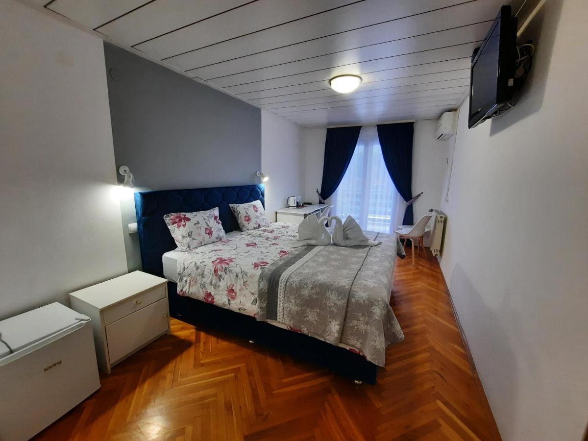 Gostisce Jezero Bed and Breakfast Medvode Exteriör bild