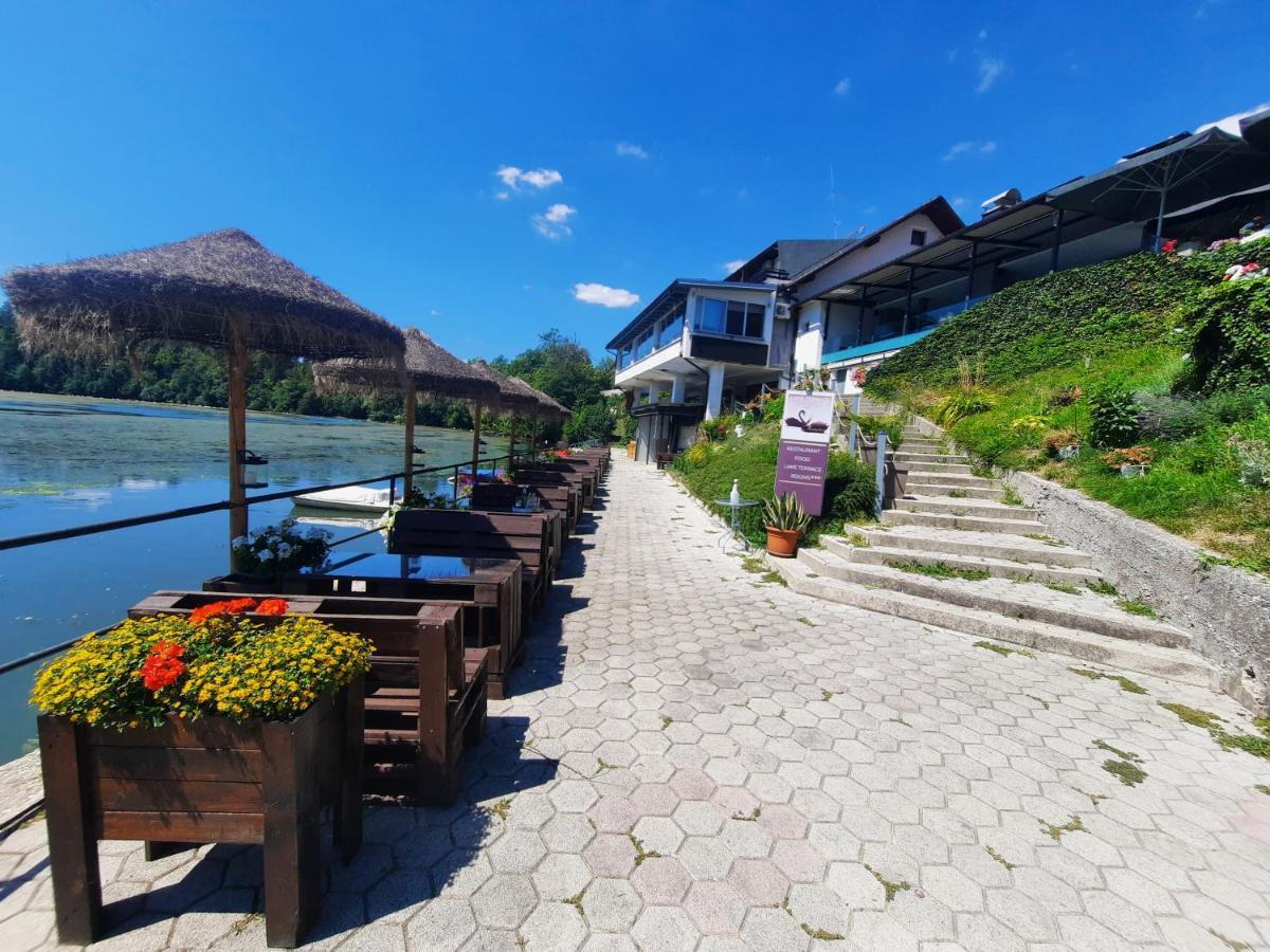 Gostisce Jezero Bed and Breakfast Medvode Exteriör bild
