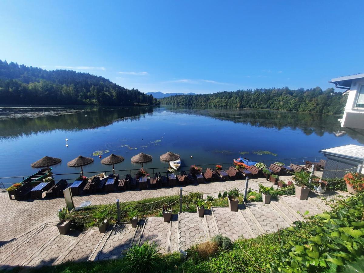 Gostisce Jezero Bed and Breakfast Medvode Exteriör bild