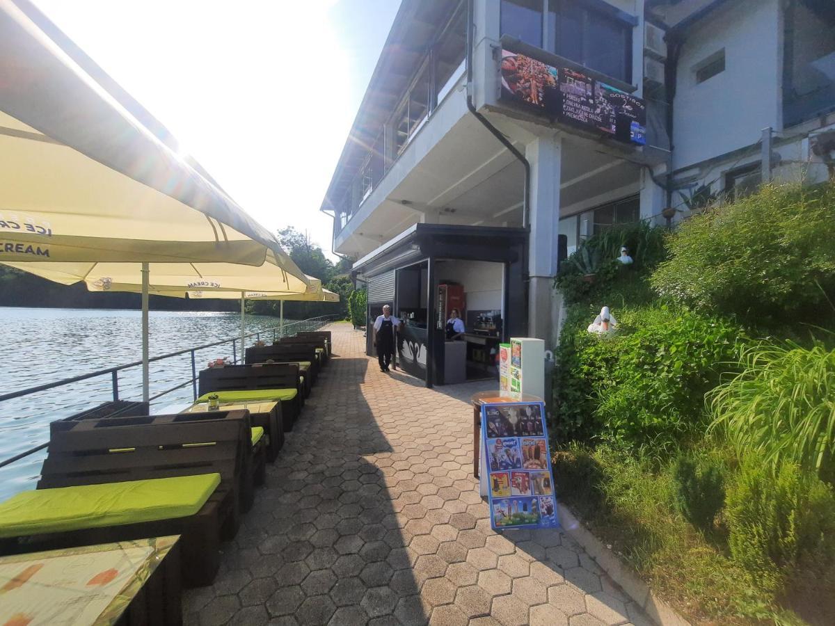 Gostisce Jezero Bed and Breakfast Medvode Exteriör bild