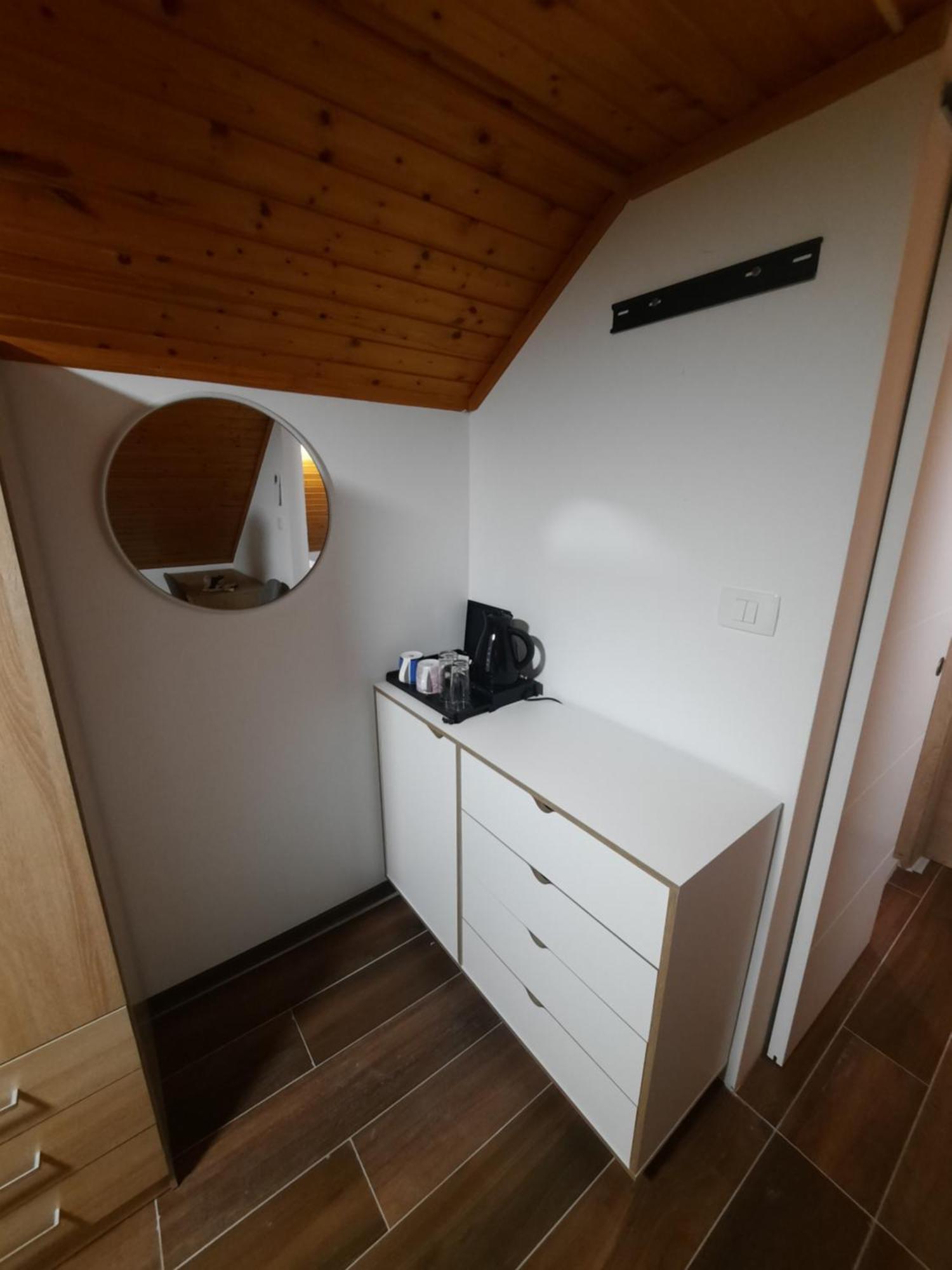 Gostisce Jezero Bed and Breakfast Medvode Rum bild