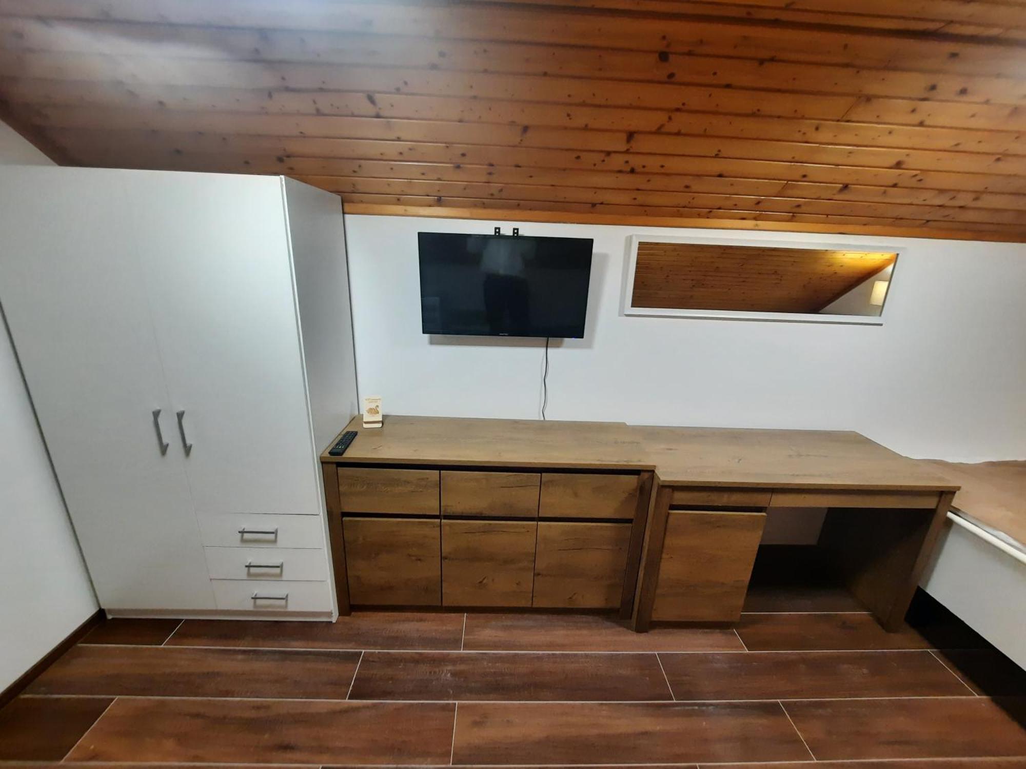 Gostisce Jezero Bed and Breakfast Medvode Rum bild