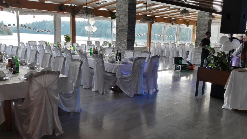 Gostisce Jezero Bed and Breakfast Medvode Exteriör bild