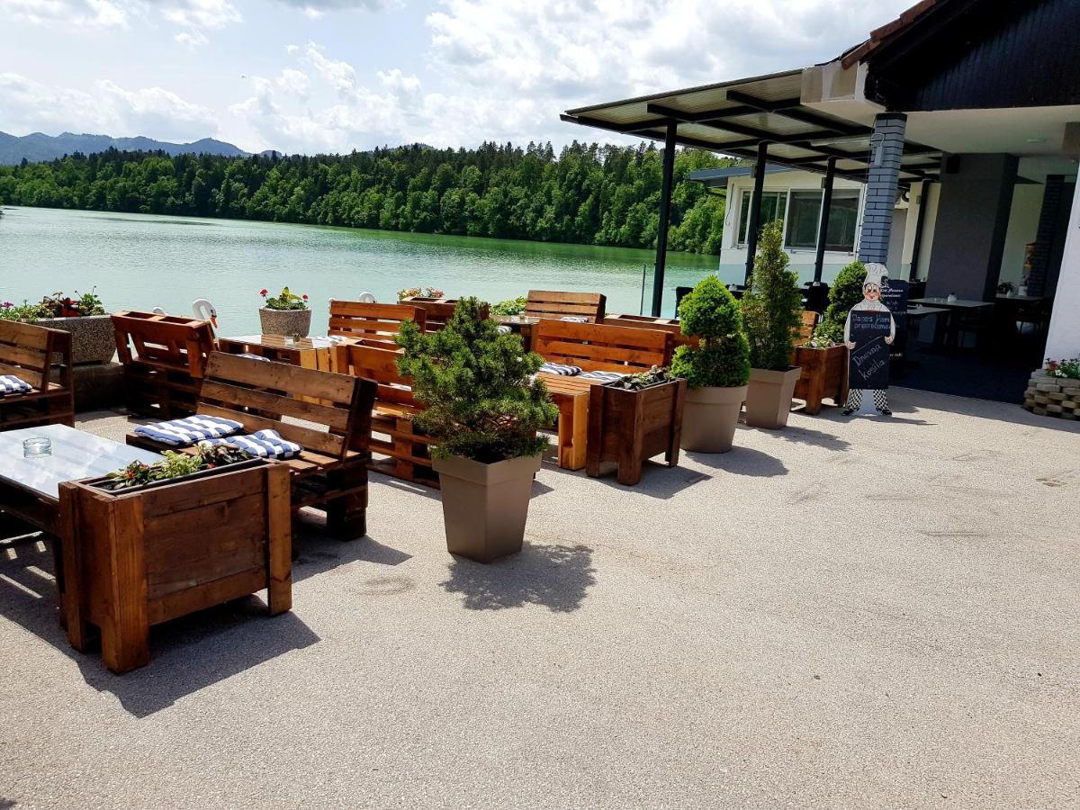 Gostisce Jezero Bed and Breakfast Medvode Exteriör bild