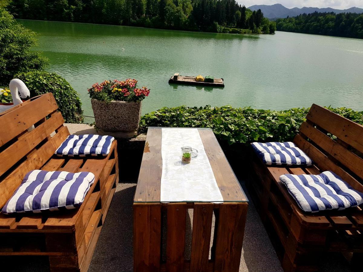 Gostisce Jezero Bed and Breakfast Medvode Exteriör bild